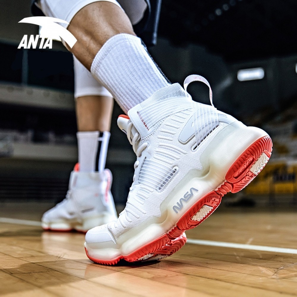 Nike Air Max Basketball Shoes signed by Jonas Valančiūnas